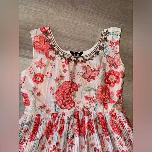 NEW - Floral maxi sleeveless dress in size Medium - Picture 6 of 8